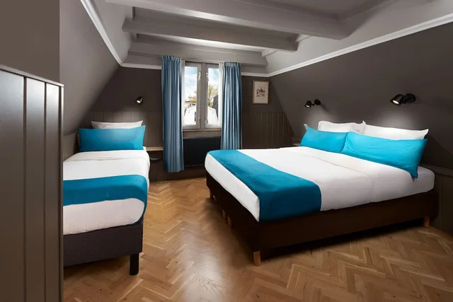 غرفة قياسية ثلاثية بسرير مزدوج وسرير فردي، Stanley Collection Hotel Hegra Amsterdam 2/3