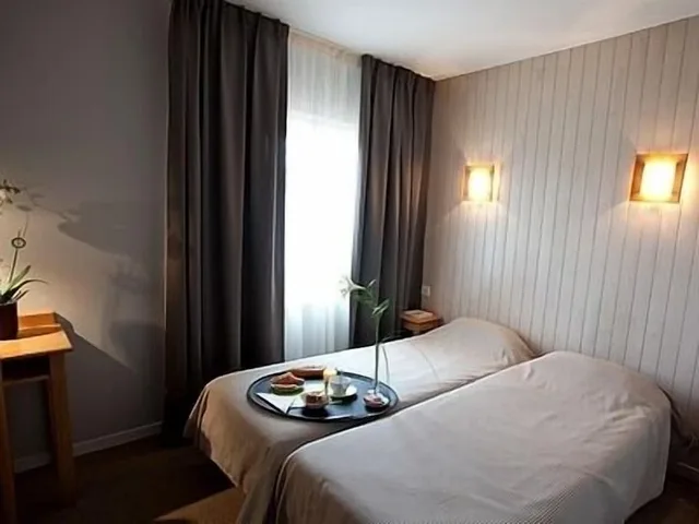 غرفة بسريرين منفصلين، HÔTEL LE RELAIS 1/3