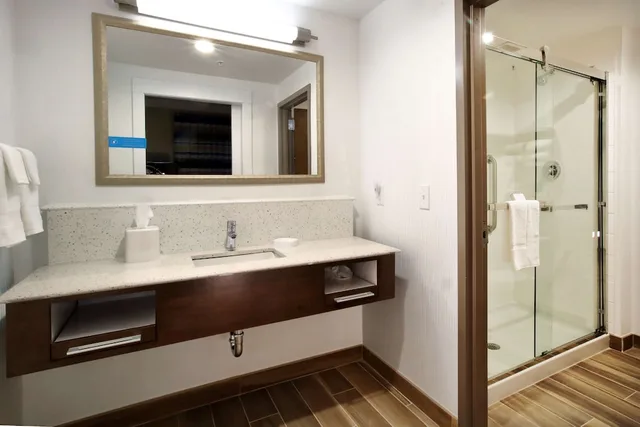غرفة قياسية بسرير كينج، Hampton Inn Suites By Hilton Baltimore Aberdeen Md 4/4