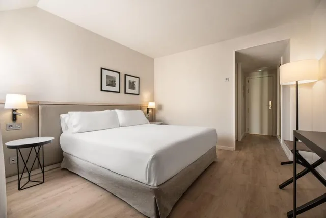 Basic, Economy, Double or Twin Bed, Exe Coruna 1/1