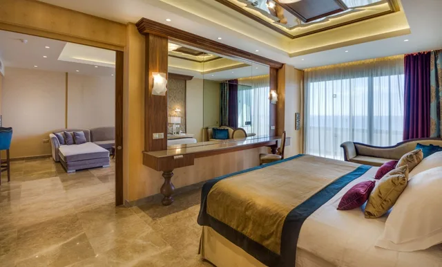 جناح بسرير كينج بإطلالة على البحر، Adams Beach Hotel and SPA 2/2