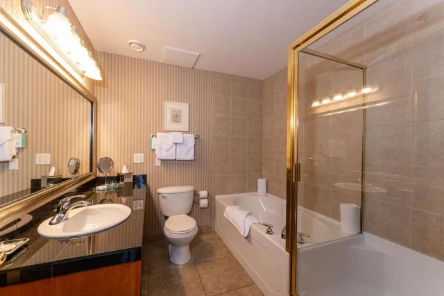 جناح بسرير كينج مع أريكة، Prestige Harbourfront Resort, WorldHotels Luxury 4/5