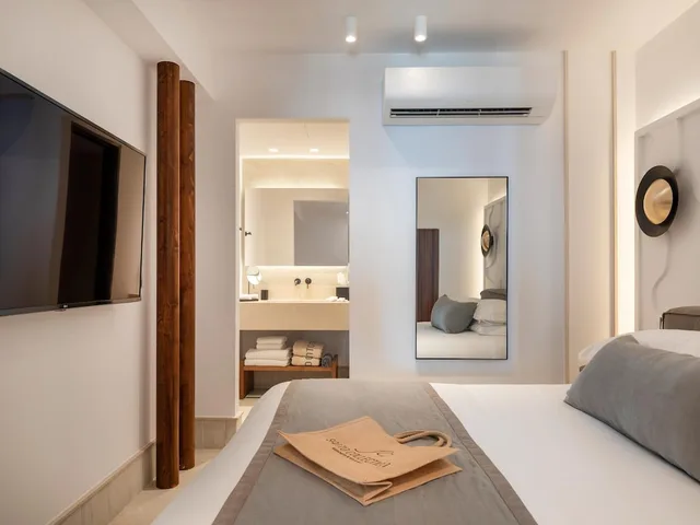 2 Bedrooms, Suite, King Bed, Sunset and Sea View, 2 Sofa, with Pool، Santo Maris Oia Luxury Suites and Spa - Adults Only 4/6