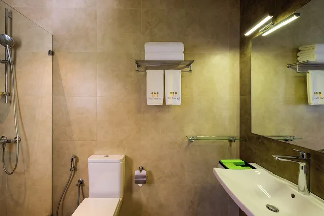 2 Bedrooms, Superior, Suite, 1 King and 1 Single Beds, Garden View, Sofa, Garden Area، The Thinnai 7/7