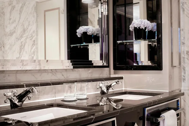 جناح جونيور بسرير كينج، THE RITZ-CARLTON, BERLIN 2/3