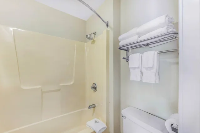 غرفة مفردة بسرير كينج مع أريكة، Comfort Inn Bourbonnais Near I-57 3/4