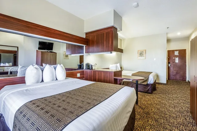 Premium, 2 Queen Beds, Trident Inn And Suites 1/3