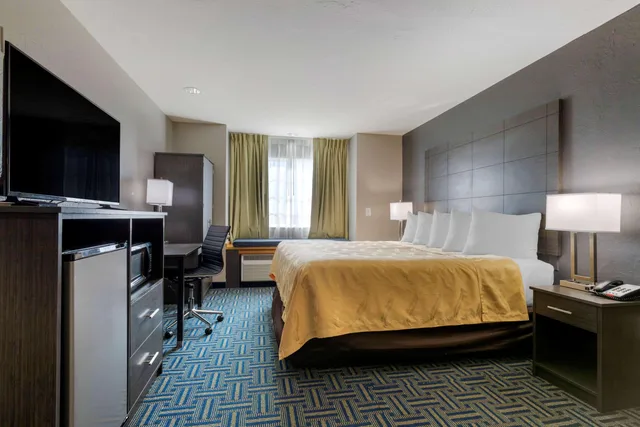 غرفة بسرير كينج، Quality Inn Sallisaw 1/3