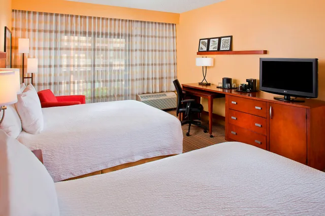 غرفة بسريرين كوين، Courtyard Orlando Airport 1/9