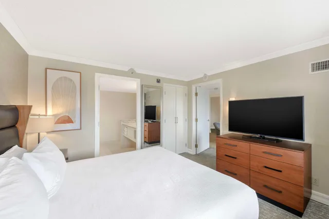 جناح بسرير كينج بغرفتين مع أريكة، Embassy Suites by Hilton Anaheim Orange 3/6