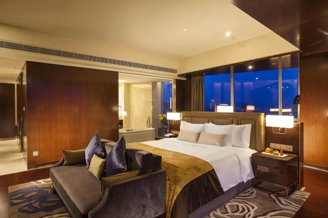 جناح سوبيريور بسرير كينج بمنطقة جلوس، Crowne Plaza Zhangzhou 2/4
