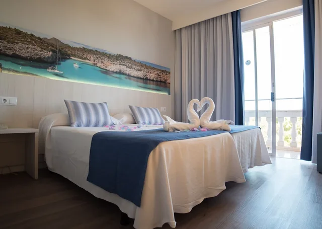 غرفة أساسية بشرفة مفردة بسريرين منفصلين، Ona Luna Park - Adults Friendly 3/5