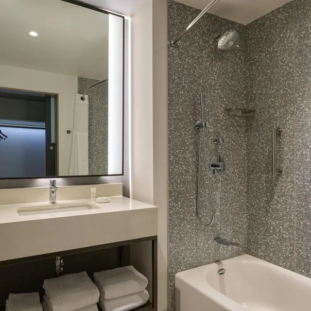 غرفة بسرير كينج بإطلالة على النهر، Palmetto Marriott Resort & Spa 4/5