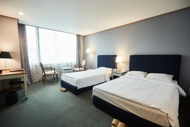 غرفة عائلية بسرير مزدوج وسرير فردي، Queen Vell Hotel Wedding 4/10