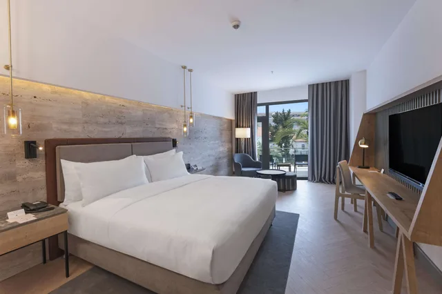 Room, King Bed, DoubleTree by Hilton Antalya-Kemer All-Inclusive Resort 4/11