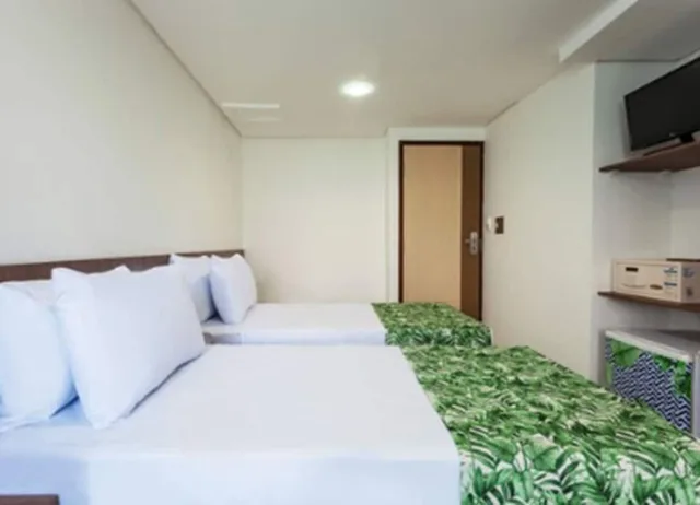 غرفة عائلية بسرير مزدوج وسرير فردي مع أريكة، Joao Pessoa Hplus Beach 3/6