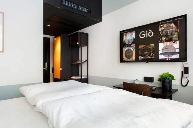 Room, Queen Bed, Hotel Gio, BW Signature Collection 3/4