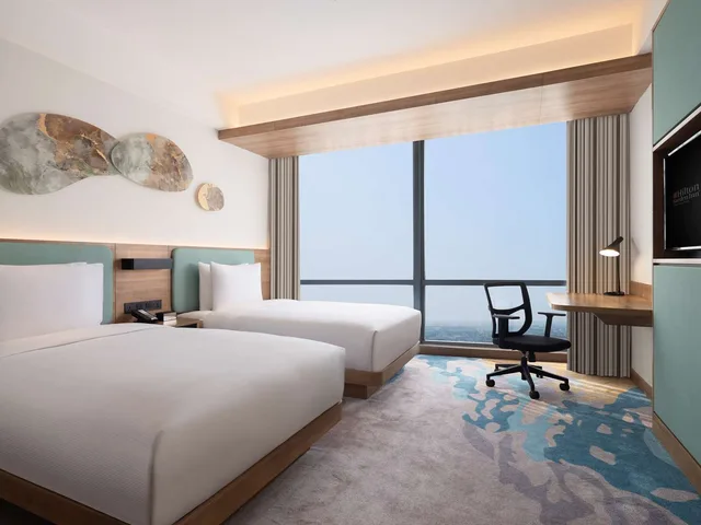 غرفة بسريرين منفصلين، Hilton Garden Inn Jakarta Taman Palem 3/12