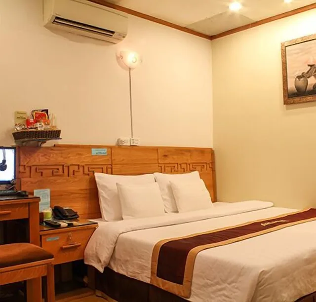 Standard, Queen Bed, A25 Hotel Phan Chu Trinh 1/7