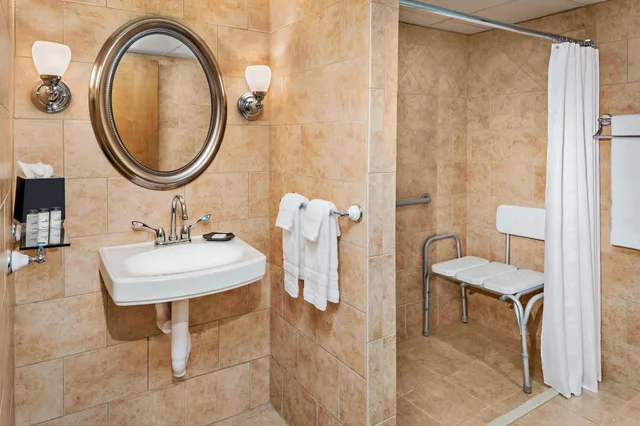 غرفة تقليدية بسرير كينج، Sheraton Imperial Hotel Raleigh-Durham Airport at Research Triangle Park 7/10