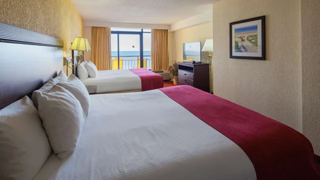 Suite, King Bed, Ocean Front, Sofa, Balcony, Best Western Ocean Sands Beach Resort 5/10