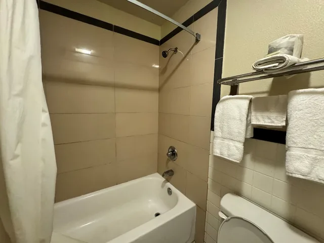 غرفة بسريرين مزدوجين، Super 8 By Wyndham Laurel, MS 5/5