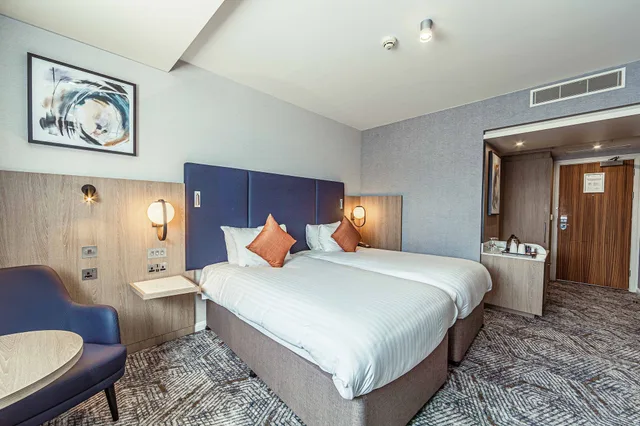 غرفة قياسية بسريرين منفصلين، Crowne Plaza Reading East, An IHG hotel 2/3