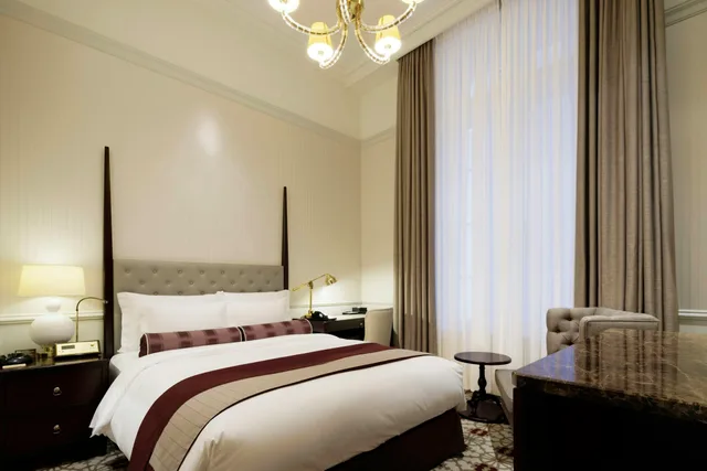 غرفة بسرير كوين بإطلالة على المدينة، The Tokyo Station Hotel 1/2