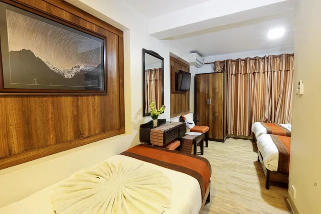 غرفة ديلوكس عائلية بسرير مزدوج وسرير فردي، Hotel Himalayan Oasis 2/2