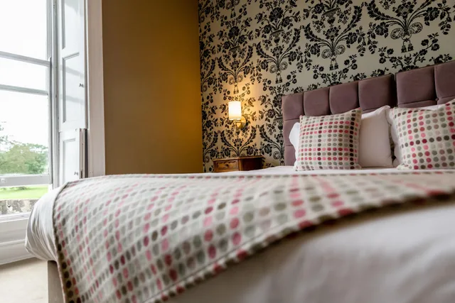 Roomy, Double or Twin Bed، Sweeney Hall 2/3