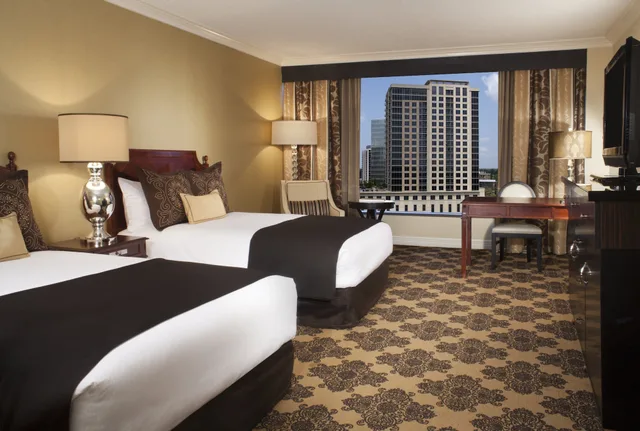غرفة سيغنتشر بريميير بسريرين كوين بإطلالة على المدينة، Omni Houston Hotel 7/10