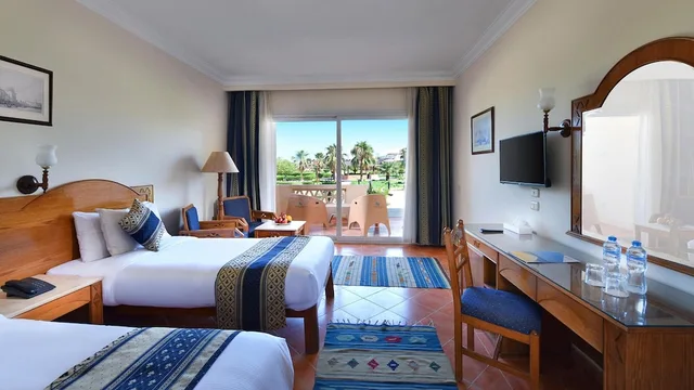 غرفة بسرير كينج بإطلالة على المسبح، Bliss Nada Beach Resort 4/4