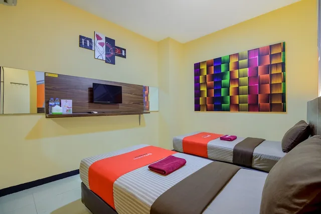 Deluxe, Queen Bed, City Icon 4/6