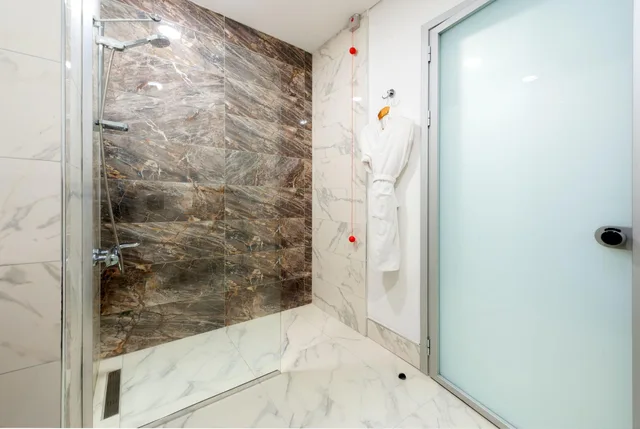 جناح جونيور، ISG Airport Hotel 5/5