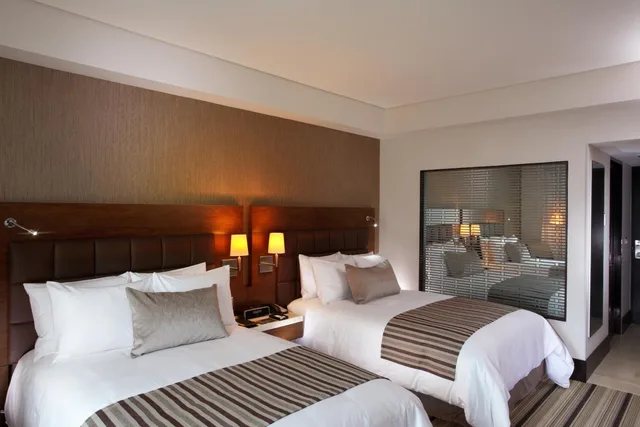 غرفة ديلوكس بسريرين مزدوجين بإطلالة على المدينة، JW Marriott Hotel Mexico City Santa Fe 1/9
