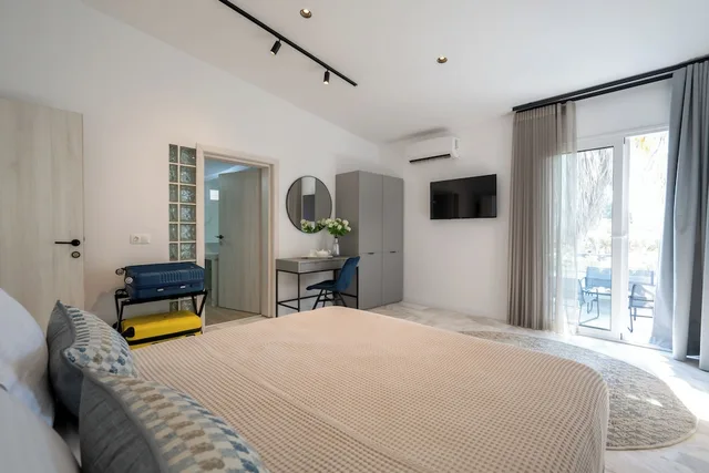 جناح فاخر بسرير مزدوج وسرير فردي مع أريكة، Palma Village by Greek Pride 1/9