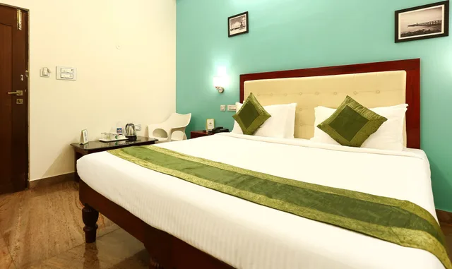 غرفة قياسية بسرير كينج، Treebo Grace Inn 6/10
