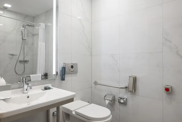 غرفة بسرير مزدوج بإطلالة لذوي الإعاقة، Doubletree By Hilton Hotel Istanbul - Moda 2/2