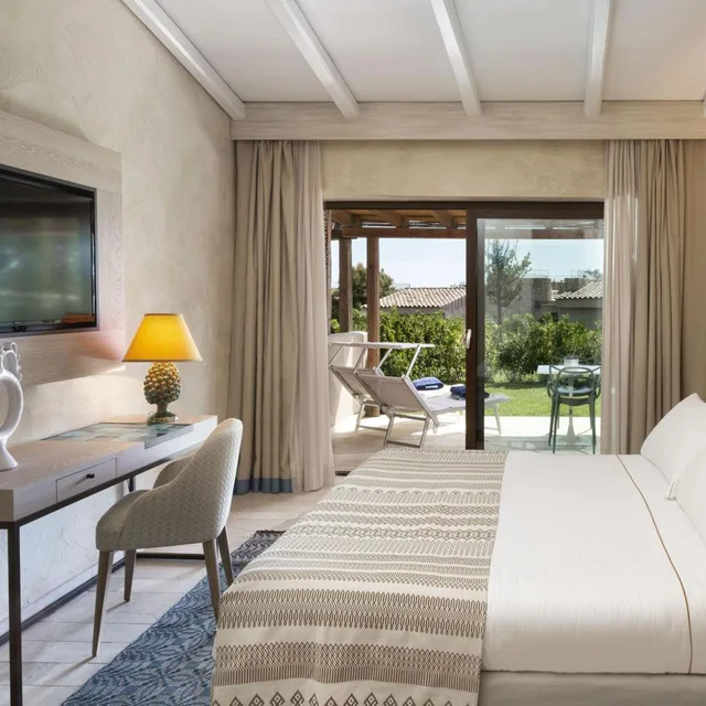 غرفة غراند ديلوكس بسرير مزدوج بإطلالة على البحر، Baglioni Resort Sardinia 3/6