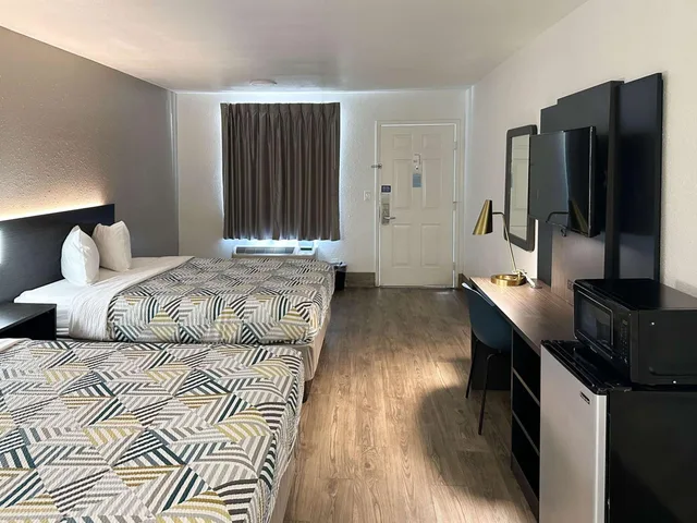 غرفة بسريرين كوين، Motel6 Pooler, GA - Savannah Airport 2/10
