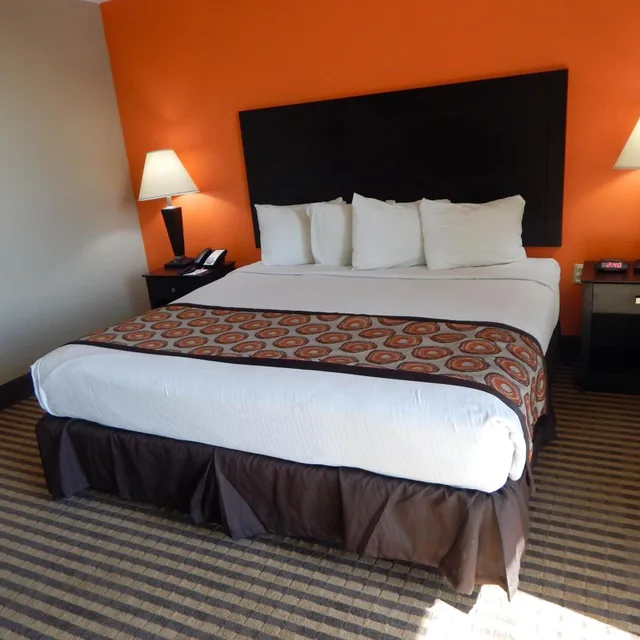 جناح عائلي بسرير كينج، Howard Johnson by Wyndham Arlington Ballpark / Six Flags 4/10