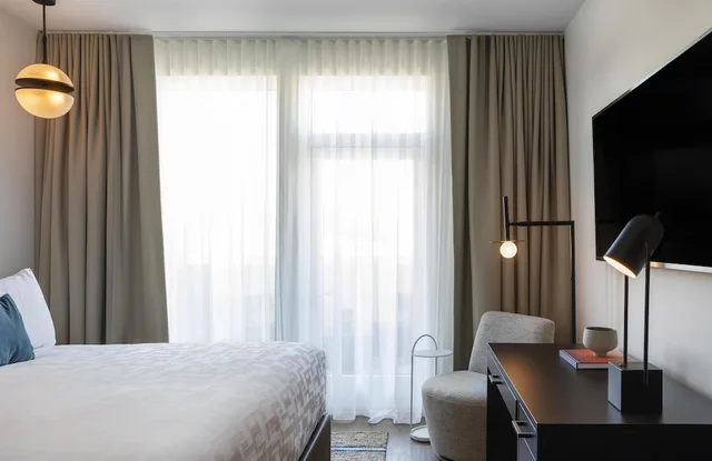 Urban, King Bed, Kissel Uptown Oakland, in the Unbound Collection by Hyatt 6/8
