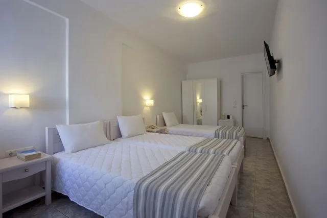 غرفة قياسية ثلاثية، Alexandra Hotel 1/5