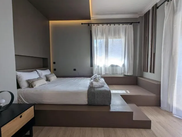 شقة ديلوكس بشرفة بغرفتي نوم في الملحق، Be My Guest Athens 4/9