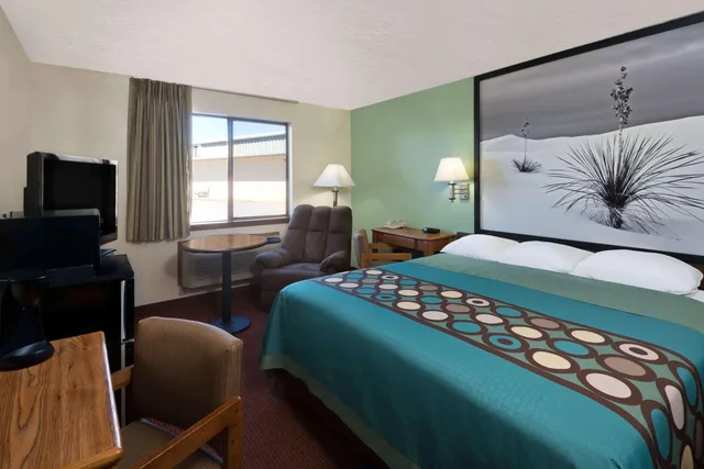 غرفة بسرير كينج، Super 8 by Wyndham Alamogordo/White Sands 1/3