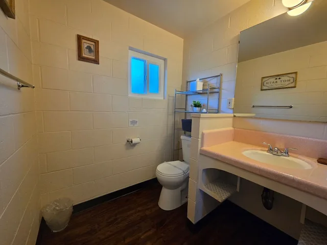 Traditional, Queen Bed, Pet Friendly, Sierra Lodge 3/4