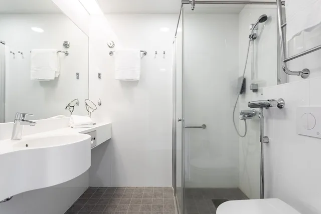 غرفة قياسية بسرير كينج مع أريكة، Holiday Club Vierumaki 4/4
