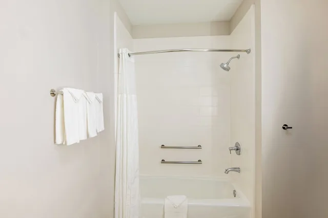 جناح بسرير كينج مع أريكة لذوي الإعاقة، Holiday Inn Express Suites Lindale 3/3