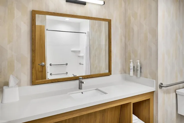 غرفة بسرير كينج لذوي الإعاقة، Hampton Inn Midland West 3/4