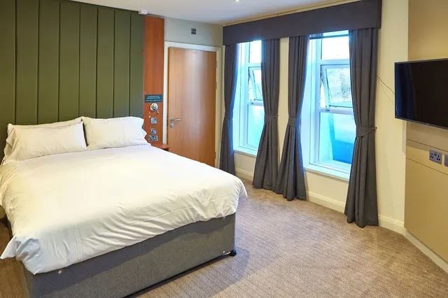 Wet, Classic, Double Bed, Craigside Manor 1/4